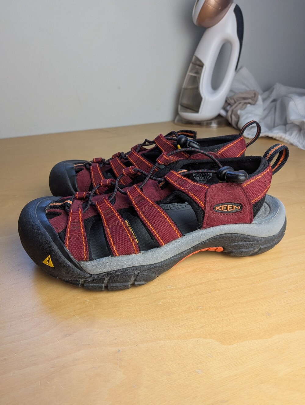 KEEN Women Sandals Size 6.5 Waterproof Slip On Flat Outdoor Active Red Color - Picture 6 of 9